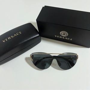 Brand New Authentic Black Versace Medusa Sunglasses